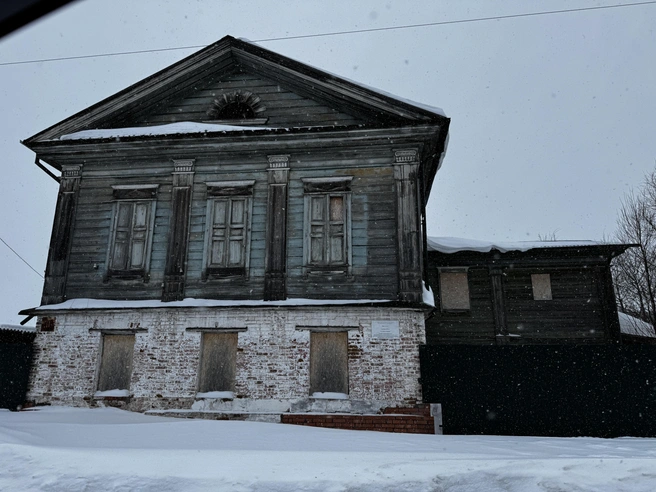 Второму дому тоже нужна реконструкция  | Источник: torgi.gov