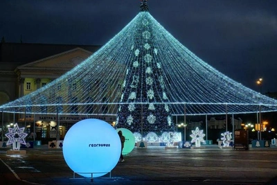 В Тюмени площадь 400-летия сдают в аренду под точки питания