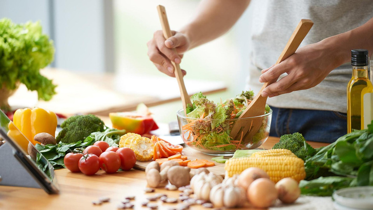 Худеем к лету правильно: 5 фактов об интервальном голодании, которые стоит знать до диеты