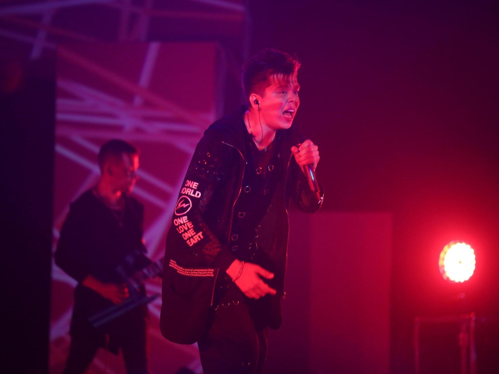 А почему он? Команда VK Fest объяснила, как выбирала секретного хедлайнера мероприятия в Казани