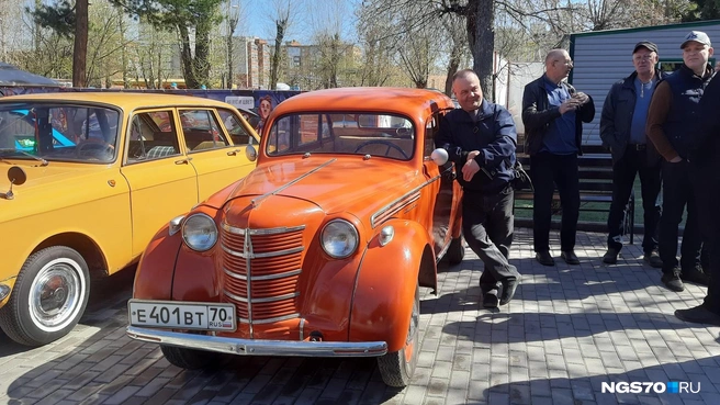 Михаил выезжает на «Москвиче» только на выставки и к озеру, чтобы отдохнуть и поймать лирическое настроение | Источник: Анастасия Харламова / NGS70.RU