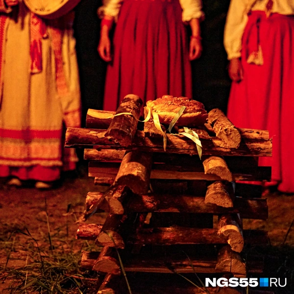 Богам отдали часть каравая и зерно | Источник: Тамара Башаева / NGS55.RU