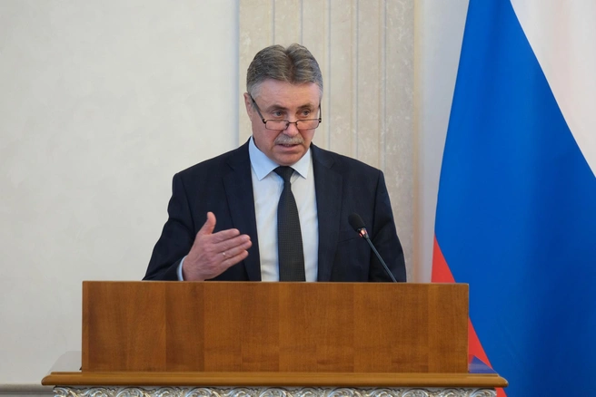 И. о. министра образования Новосибирской области Юрий Савостьянов | Источник: www.nso.ru