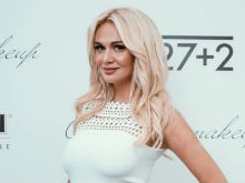 Виктория Лопырева оценила новый корнер визажиста Ольги Романовой