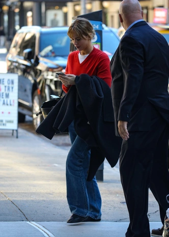 Минимализм, в который влюблены все: как Дженнифер Лоуренс стала новой королевой стритстайла Минимализм, в который влюблены все: как Дженнифер Лоуренс стала новой королевой стритстайла