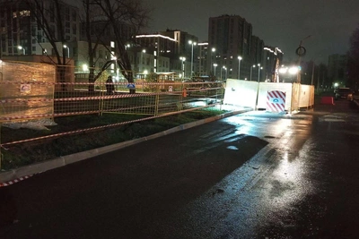 На Вавиловых завершили ремонт трубы, засыпают котлован