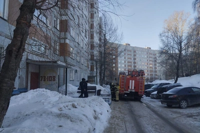 В Новосибирске мужчина с оружием забаррикадировался в квартире