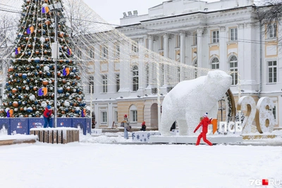Каток, кондитерская и горка на Советской площади Ярославля