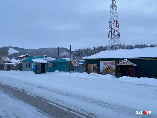 В Старой Табаге есть всего один продуктовый магазин и в прошлом году открылся ФАП. Несмотря на это, жители уезжать не хотят | Источник: Надежда Ефимова / 14.RU