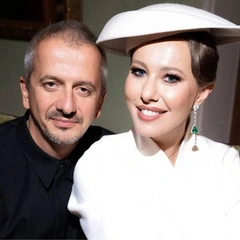 «Ты мое счастье»: Константин Богомолов поздравил жену Ксению Собчак с 44-летием