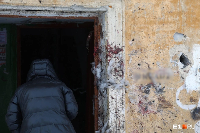 Судя по последствиям, взрыв произошел прямо на входе в здание | Источник: Владислав Лоншаков / E1.RU