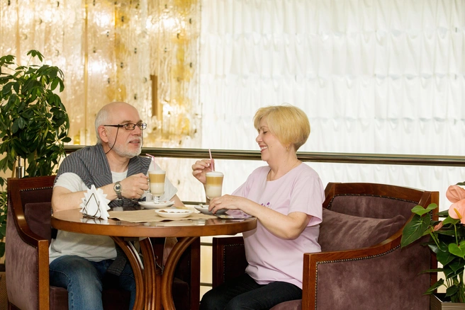 Для гостей старшего возраста действует специальная скидка 10% на санаторно-курортные путевки и популярные тематические программы | Источник: АО «Санаторий «Рассия»