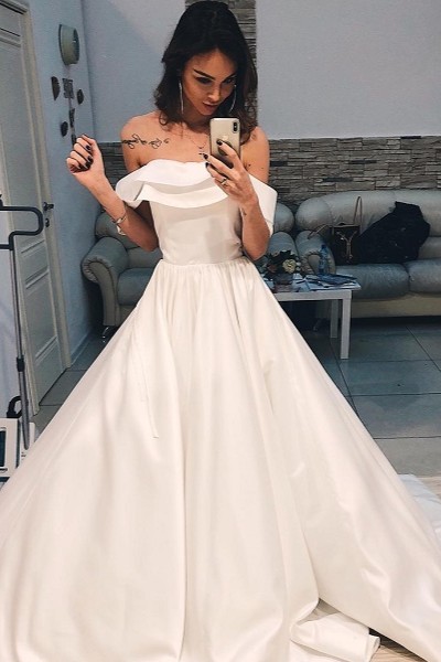 Анастасия Лисова выбирает свадебное платье