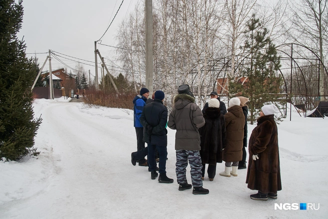 На встречу с руководством «АРЖС» пришло не так много жителей «Заречного» — ее назначили на рабочее время | Источник: Александр Ощепков / NGS.RU