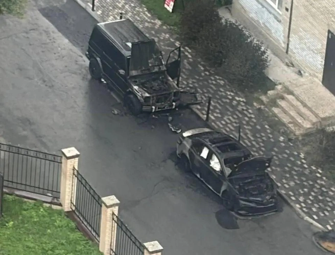 «Тойота» сгорела почти полностью, у «Гелика» в основном повреждена передняя чась | Источник: читатель НГС