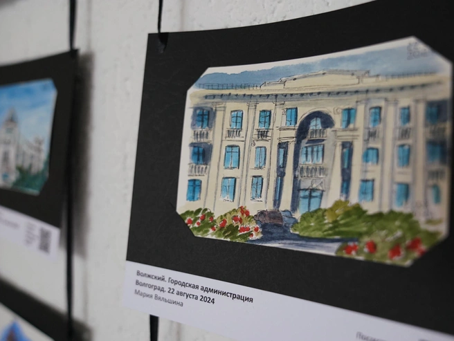 Здание администрации Волжского словно дышит на рисунке журналиста | Источник: Мария Вяльшина