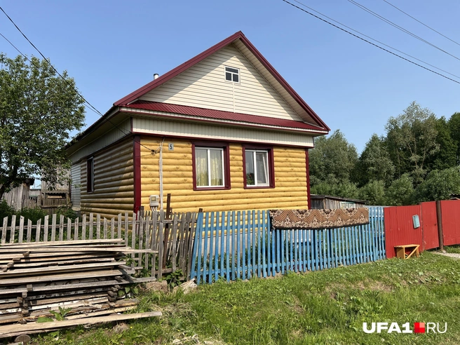 Просто сушат ковёр на заборе | Источник: Андрей Бирюков / UFA1.RU