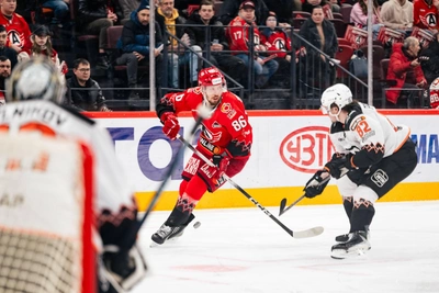 «Автомобилист» выиграл у «Трактора» в уральском дерби