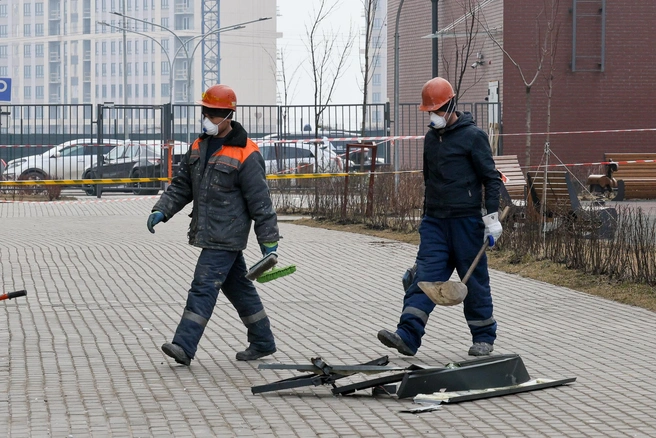 Сейчас оперативные службы убирают обломки (заставочное фото) | Источник: Артём Устюжанин / MSK1.RU