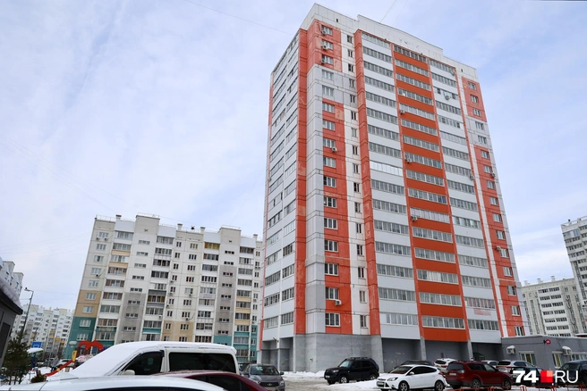 Всего за забором три дома по 17 этажей | Источник: Наталья Лапцевич