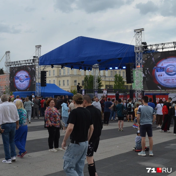 Единственным развлечением на набережной стала «Битва за Тулу» | Источник: Максим Улитов / 71.RU