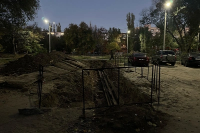 В Волгограде требуют зарыть опасную траншею у площадки