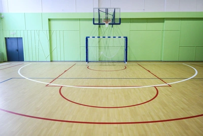 Тюменка заявила, что учитель физкультуры сломала палец ее дочери