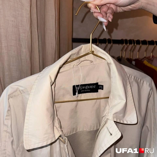 Плащ «Ив Сен Лоран» за 7 тысяч | Источник: Назифа Нурмухаметова / UFA1.RU