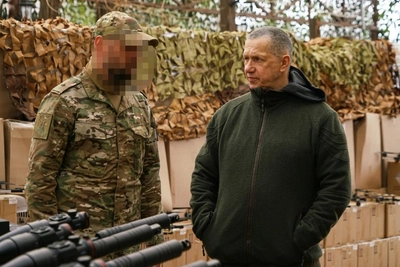 Трутнев доставил на фронт новую партию вооружения и техники