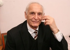 45-летний сын Василия Ланового женился на 27-летней девушке
