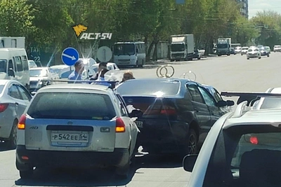 «Молодожёны зря время не теряют»: свадебное авто в ДТП