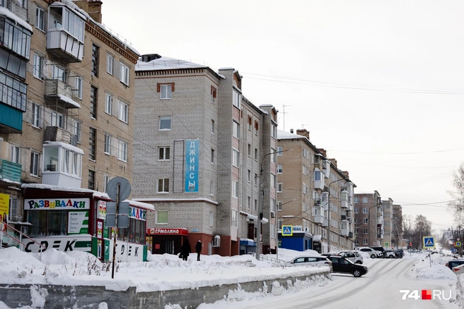 В центре есть пятиэтажки, магазины | Источник: Наталья Лапцевич