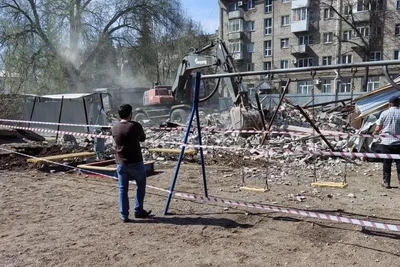 В Уфе обрушилось здание возле детской площадки