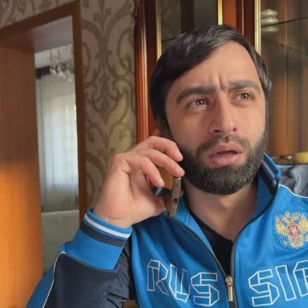 Звезда «Даешь молодежь!» Аслан Бижоев работает в пункте выдачи «Вайлдберриз»: актер о том, почему встал за прилавок