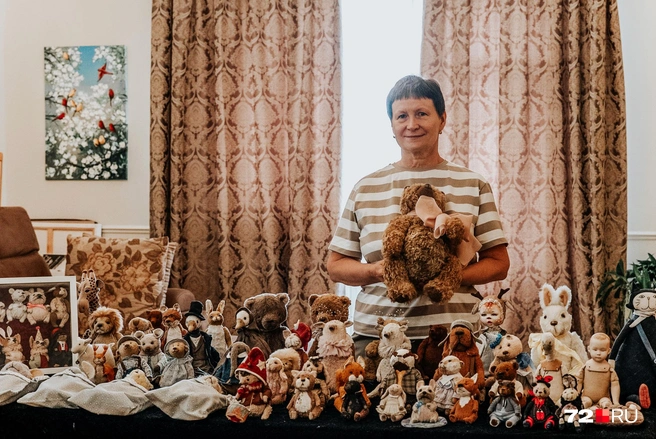 Каждую из этих игрушек Алла Ювакаева сделала вручную, с любовью. Это ее личная коллекция, с которой она не расстанется ни за что и никогда | Источник: Илья Чикотин / 72.RU