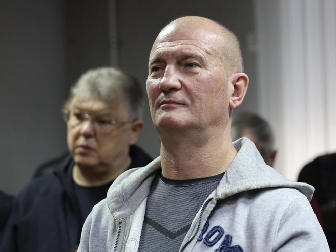 На лице Фёдора Литвиненко сохранялась усталая улыбка | Источник: Алексей Волхонский / V1.RU