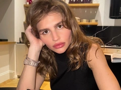 Самый красивый роман 2025 года: сколько Navai подарил Насте Мироновой за полгода