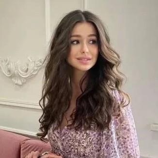 Без новых романов, зато с работой в поликлинике: Полина Корнеева почти год скорбит после самоубийства Романа Старовойта