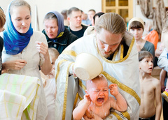 «За» и «Против» крещения детей, рожденных с помощью суррогатного материнства и ЭКО