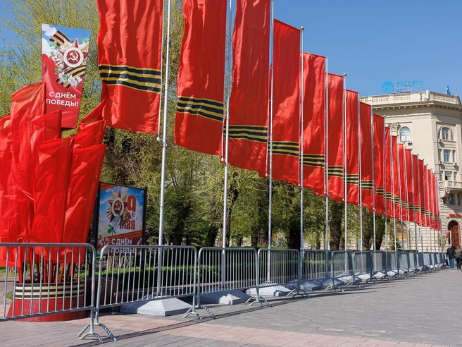 Проход к месту парада, скорее всего, организуют через металлодетекторы. | Источник: Алексей Волхонский / V1.RU