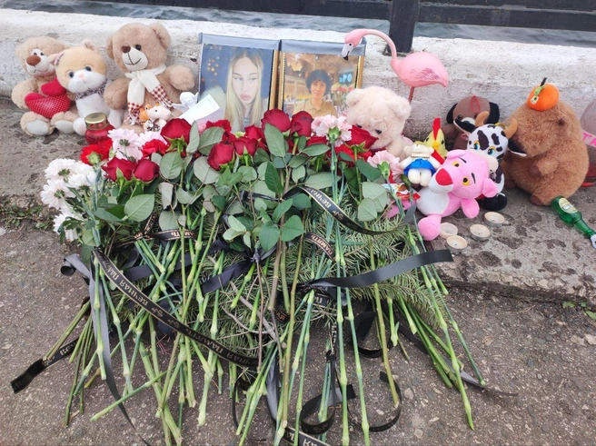 Цветы в память о погибших несут саратовцы | Источник: предоставлено местными жителями