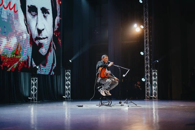 Evgeny Nimaev performs concert for Vysotsky's birthday in Chita