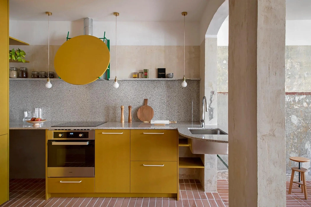 Цвет и бетон: квартира в Мадриде от Nomos Architects | Источник: Асиер Руа