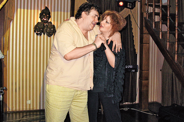 Стас Садальский и певица Анастасия на праздновании дня рождения актера 8 августа 2007 года