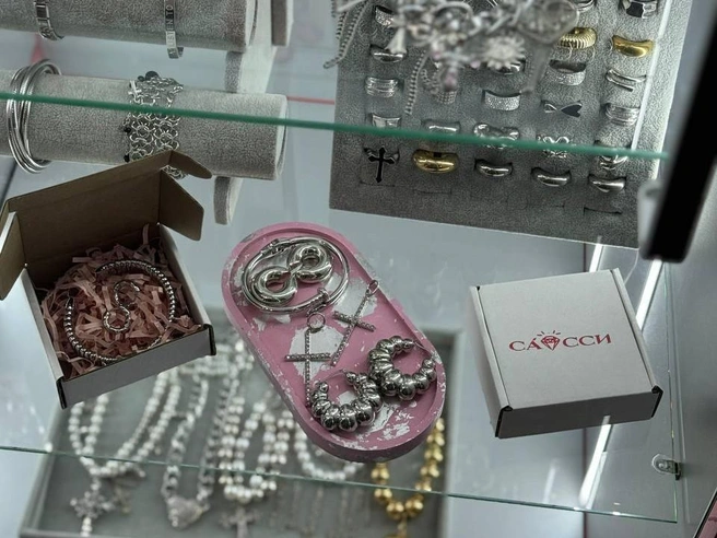 Так выглядят сами украшения | Источник: SASSY THING / T.me