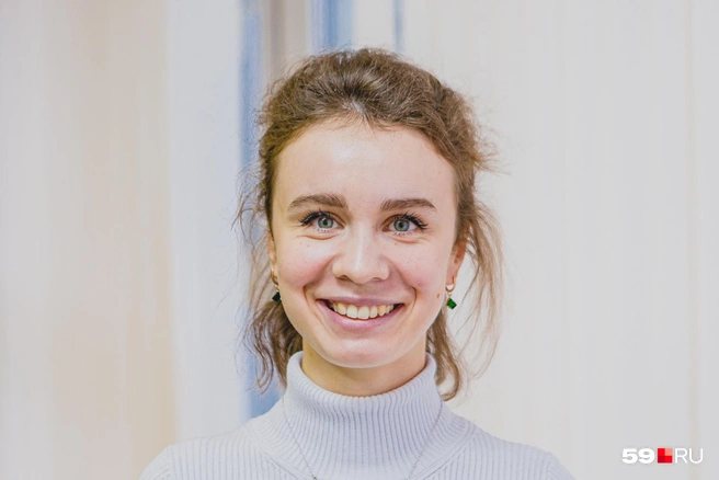 Сейчас Анне 26 лет, она врач-онколог. Звонок о совпадении она получила, когда проводила осмотр пациента, больного лимфомой | Источник: Тимофей Калмаков