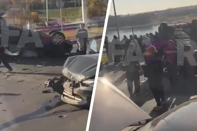 В Уфе у монумента Дружбы перевернулась машина с детьми