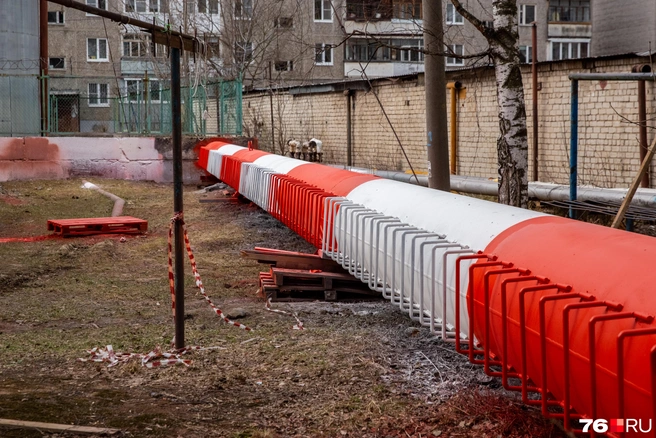 Трубу с теплостанции приводят в порядок | Источник: Кирилл Поверинов / 76.RU