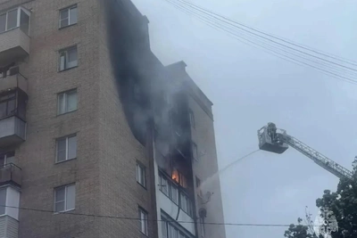 Пожар в девятиэтажке Лобни: два человека спасены