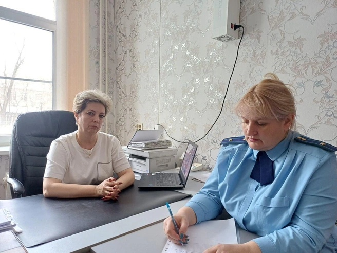 Проверяющие посетили кабинет заведующей детским садом | Источник: прокуратура Челябинской области